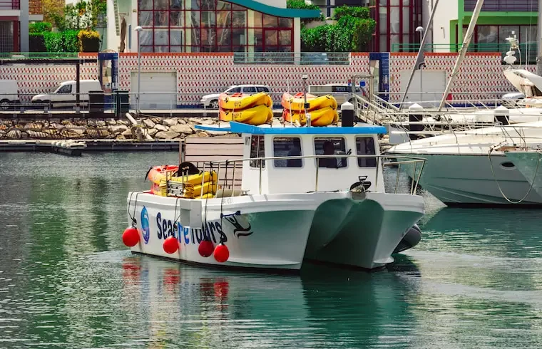seacret-tour-boat-kayak